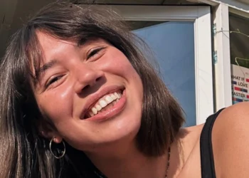 VIDEO: Zangeres MEAU deelt uitdagende TikTok-video in haar bikini vanuit Thailand