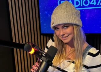 VIDEO: Sylvana Ijsselmuiden deelt pikant filmpje in dirndl op Tiroler themafeest