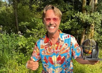 BIZAR: Bas Smit klaagt Coca Cola aan omdat hij nog miljoenen moet ontvangen voor promotie