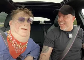 BIZAR: Dit vraagt Boer Harms van ‘Brommers Kieken’ voor een half uurtje optreden