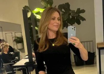 FOTO: Heleen van Royen strikes again: foto in pashokje in BH