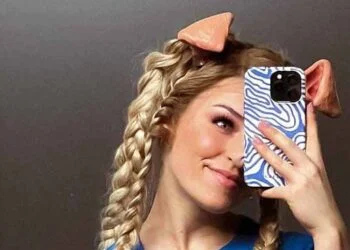 FOTO: Julia Boschman van K3 deelt een uitdagende foto vanuit haar kleedkamer