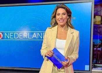 FOTO’S: Nieuwslezeres Malou Petter deelt zomerse foto’s in rode bikini