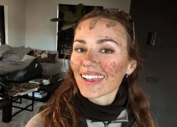 FOTO: Wielrenster Puck Moonen deelt gewaagde spiegelfoto in mini tankini