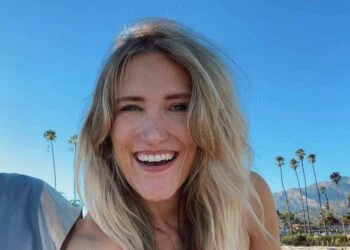 FOTO: Suzan (van Suzan & Freek) deelt een zomerse foto in bikini