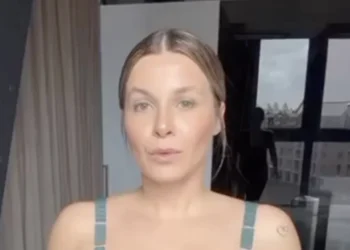 VIDEO: Victoria Koblenko laat haar getrainde lichaam zien met een gewaagde video