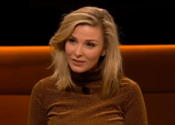 FOTO: Welmoed Sijtsma schittert in zwarte bikini tijdens exotische excursie