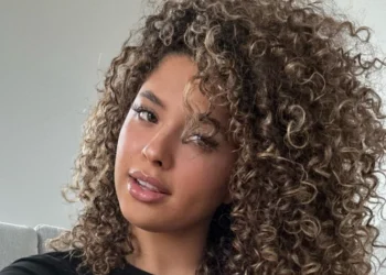 FOTO: Emely Tuinder is de leuke vriendin van voetballer Ian Maatsen