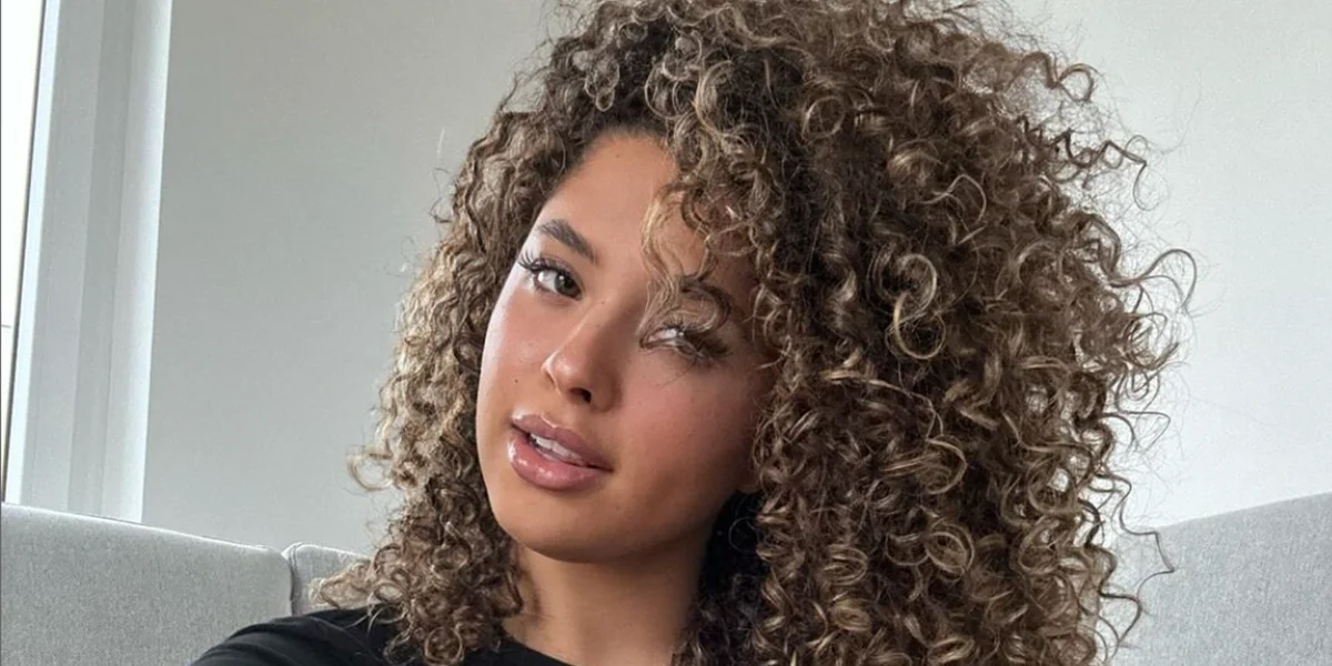 FOTO: Emely Tuinder is de leuke vriendin van voetballer Ian Maatsen