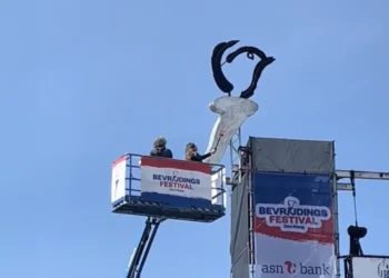 VIDEO: Bibi Breijman maakt bizarre misstap tegen jongedame met mentale issues: ”Niet springen hé”