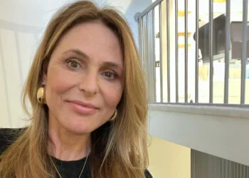 FOTO: Heleen van Royen deelt intieme vakantiefoto in lingerie