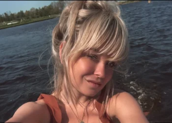 FOTO: Sylvana IJsselmuiden gaat varen in bikini en deelt de beelden