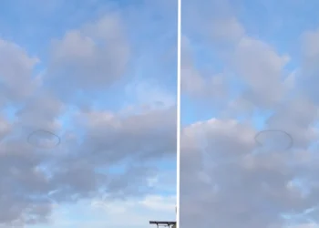 VIDEO: Jongen ziet opvallende verschijning in de lucht tijdens Dance4liberation in Zwolle