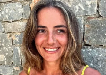 FOTO’S: Voetbalster Danielle van de Donk deelt spontane bikinifoto’s op vakantie