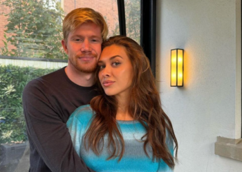 FOTO’S: Michèle, de vrouw van KDB’, maakt indruk in een doorschijnende jurk