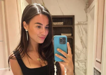 OEPS: Nina Warink deelt een foto in een nogal opvallende positie