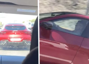 VIDEO: Cristiano Ronaldo gespot in splinternieuwe Ferrari Purosangue (€533.688)