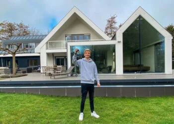 BEELDEN: YouTuber Gio zet zijn villa te koop voor €1,8 miljoen