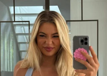 FOTO’S: Jutta Leerdam deelt spiegelfoto’s in een leuk sporttopje