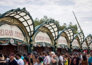 WAT: Dit bizarre bedrag betaal je voor een mixdrankje met Red Bull op Tomorrowland