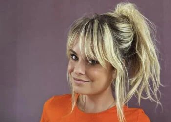 FOTO: Sylvana gaat aan de haal met viral ‘Hawk tuah’ met posten van een uitdagende foto