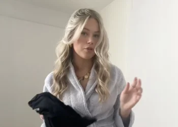 VIDEO: Dame die Zwarte Cross bezoekt deelt leuke ‘get ready with me’ video