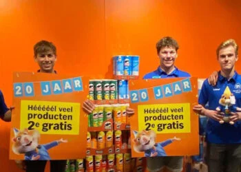 BIZAR: Man vindt Albert Heijn bonusfolder uit 2003 – Zoveel kostte een kratje Grolsch