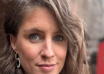 FOTO: Marieke Elsinga deelt selfie in openstaande jurk