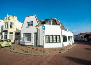 WAT: Inwoners van Zandvoort vragen bizarre prijzen voor woning op Airbnb: €1.900 per nacht