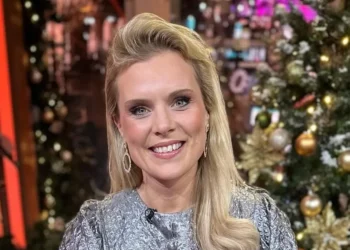 FOTO: Eveline Stallaart deelt een kiekje in een leuk jurkje vanuit de studio