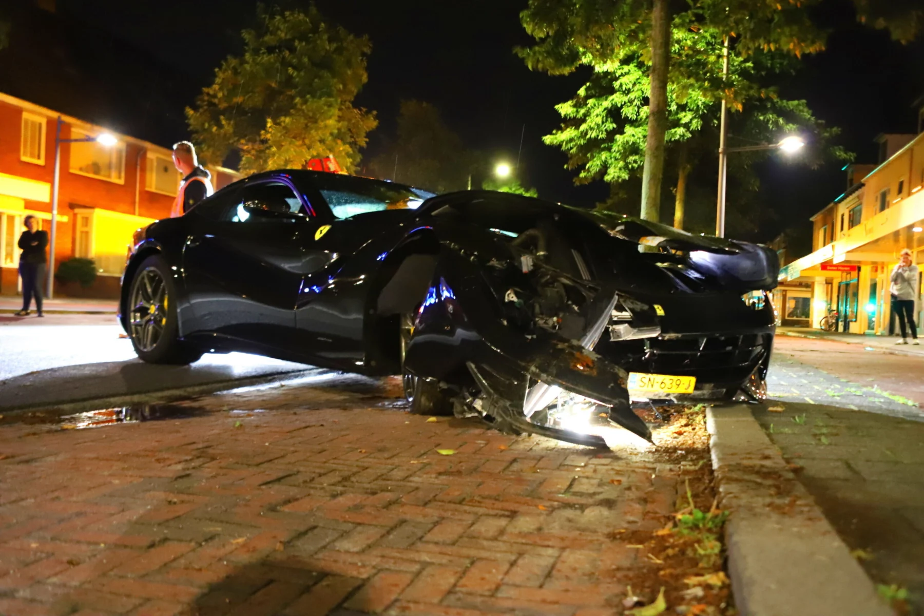 Ferrari F12 Berlinetta crasht