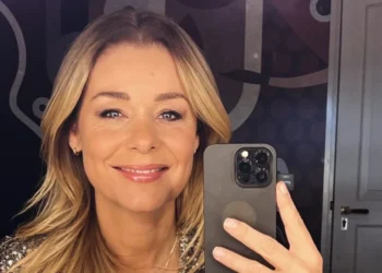 FOTO: Froukje de Both (52) ligt in de zon op de Bahama’s