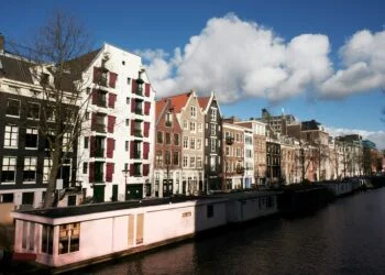 BIZAR: Het verschil van gemiddelde huizenprijzen in Nederland tussen 2019 en 2024 is enorm