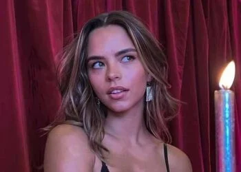 FOTO’S: Indigo Oord geniet van Lowlands in een nogal losse outfit