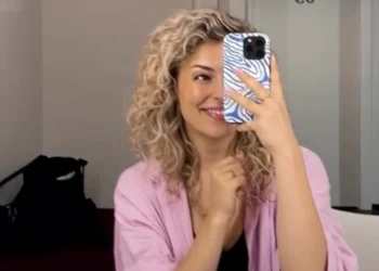 VIDEO: Julia Boschman van K3 deelt oude (maar pikante) beelden uit de kleedkamer