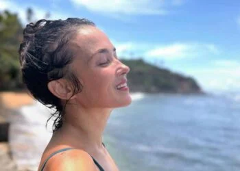 FOTO: Katja Schuurman geniet van Sri Lanka en deelt een pikant kiekje in bikini