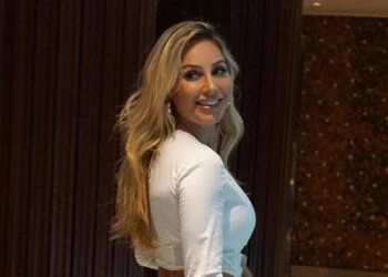 VIDEO: Naomy van Beem (vriendin Rico Verhoeven) deelt fijne samenvatting van een stranddagje