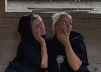 FOTO’S: Juultje Tieleman en Carola Kirschbaum duiken samen een bloedhete sauna in