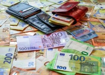 BIZAR: Verdien je €5000 Bruto in Nederland? Dit Houd Je Over Vergeleken met Andere Europese Landen