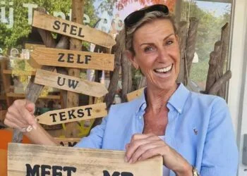 FOTO’S: Zo zag Els (B&B Vol Liefde) eruit toen ze nog stewardess was