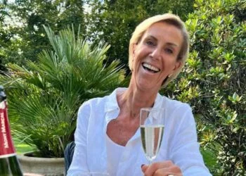 FOTO: Els van B&B Vol Liefde rekent af met haters in pikante foto: ”PS: foto met een knipoog”