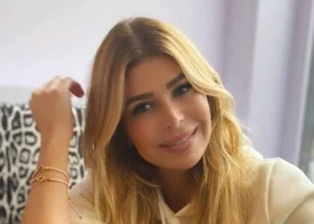 FOTO’S: Estelle Cruijff (ex-vriendin Ruud Gullit) deelt pikante foto’s in bikini