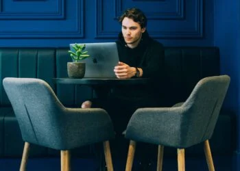 WAT: Dit is waarom het loonstrookje van een ZZP’er in 2025 flink gaat teruglopen