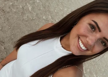 FOTO: De Brabantse verpleegkundige Juul Barten mist haar shirt in nieuwe foto op Instagram