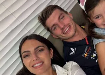 FOTO’S: F1-Fans verrast door hoe dicht Kelly Piquet en Penelope bij Max zijn tijdens GP Monza