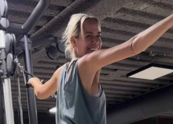 FOTO: Nicolette Kluijver laat zien hoe fit ze is met gymfoto in sportlegging