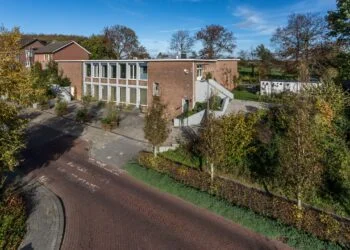 BIZAR: Dit verdienen leraren in het basisonderwijs gemiddeld per uur