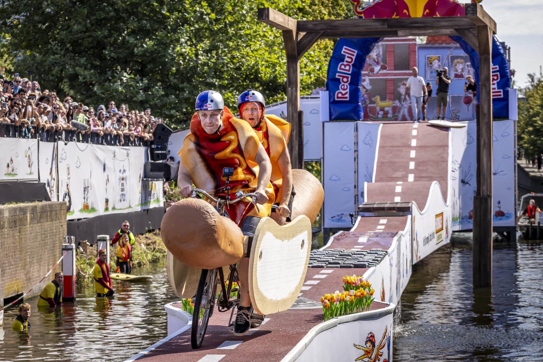 Te land ter zee in de lucht