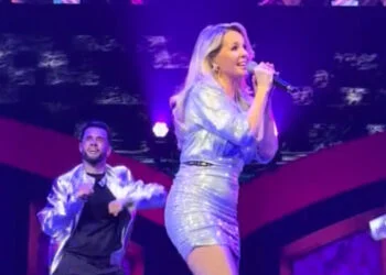 VIDEO: Chantal Janzen gefilmd in schokkend kleine jurk – Fans gaan los