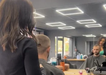 VIDEO: Kapster Tarmara heeft geen plekje meer over in haar agenda: ”Mannen blijven maar komen”